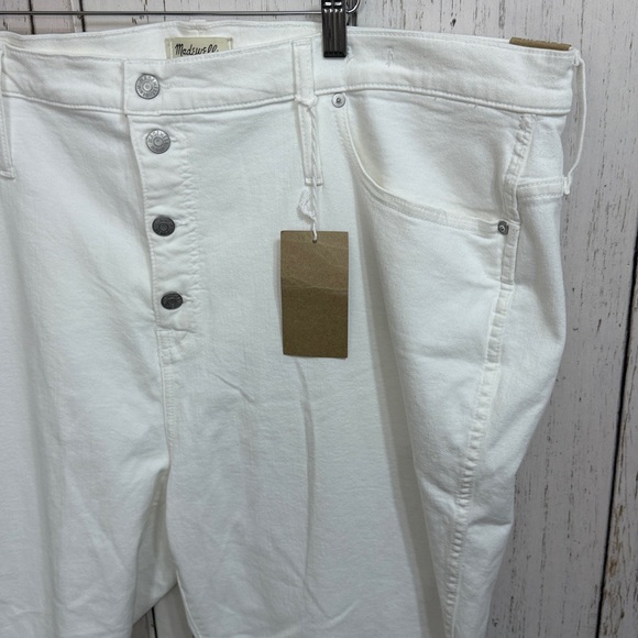 NWT 10" High-Rise Skinny Jeans in Pure White: Step-Hem Edition - Picture 8 of 16